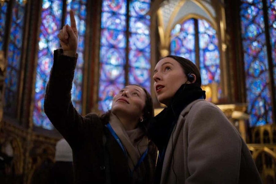 Paris: Sainte-Chapelle, Conciergerie, Notre Dame Guided Tour - Meeting point and the timed-ticket reality check