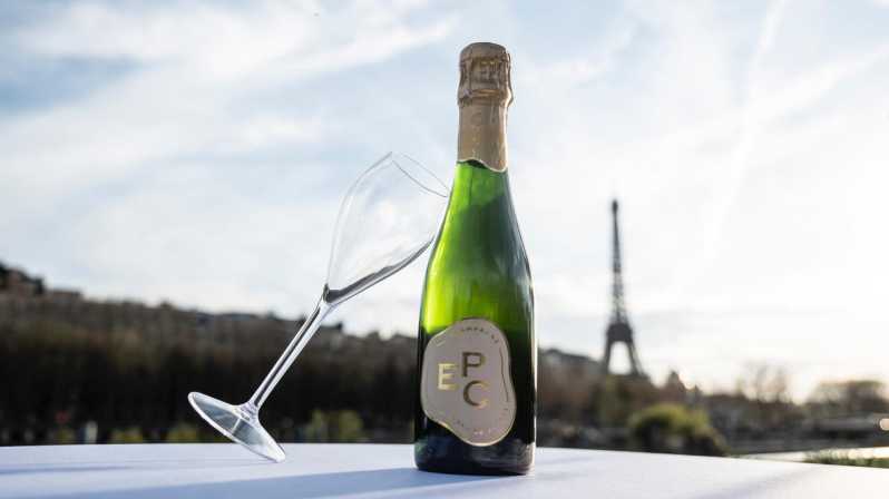 Paris : Scenic Cruise on the Seine River with Champagne - A 1 hour 10 minute Seine cruise, built for first-time Paris magic