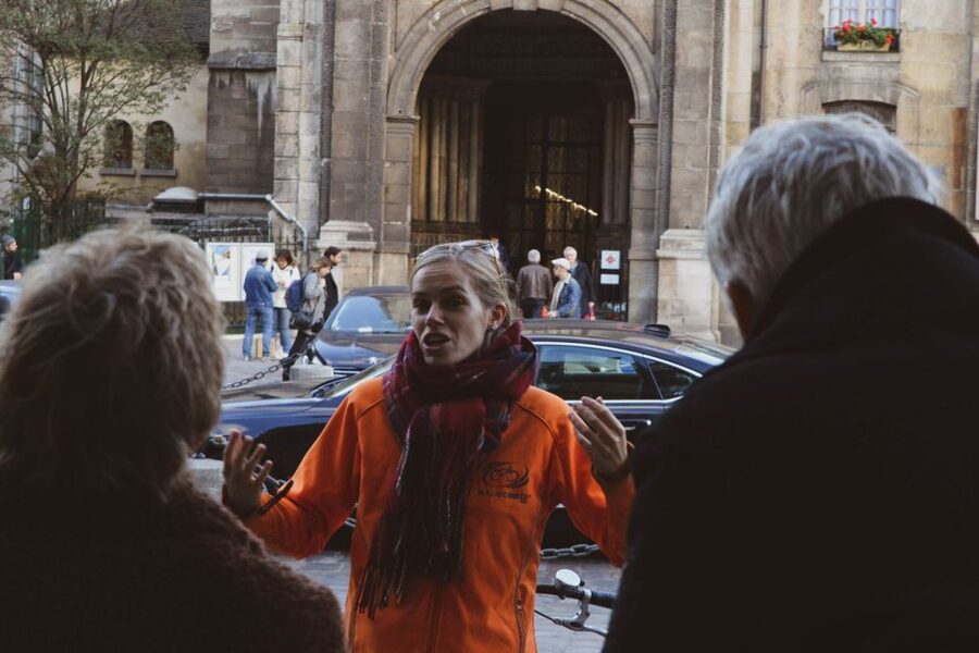 Paris: Secret City Bike Tour Off the Tourist Path - Stop-by-Stop Breakdown: What Each Neighborhood Moment Adds