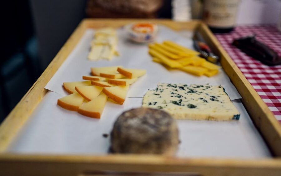 Paris: Secret Food of Le Marais Walking and Tasting Tour - Saint Paul Meeting Point: Easy Start in the Southern Marais