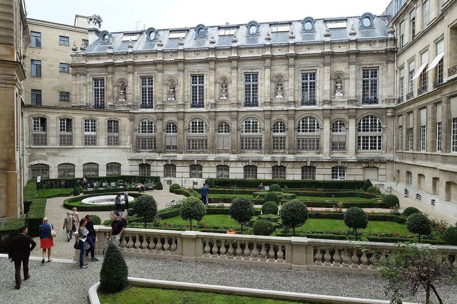 Paris Secret Gardens 1.30 hour long Walking Tour - Why Paris Secret Gardens Feels Like a Side Door to the City