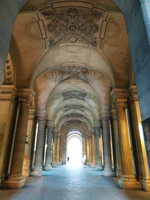 Paris: See 15 to 30 Top Sights with a Fun Guide - From Anvers to Sacre-Coeur: the start that gets your bearings