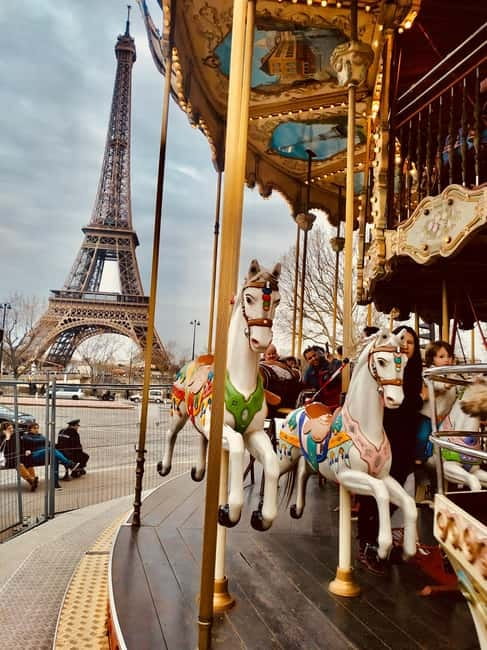 Paris: See 15 to 30 Top Sights with a Fun Guide - Eiffel Tower to Notre-Dame: the classic Paris corridor