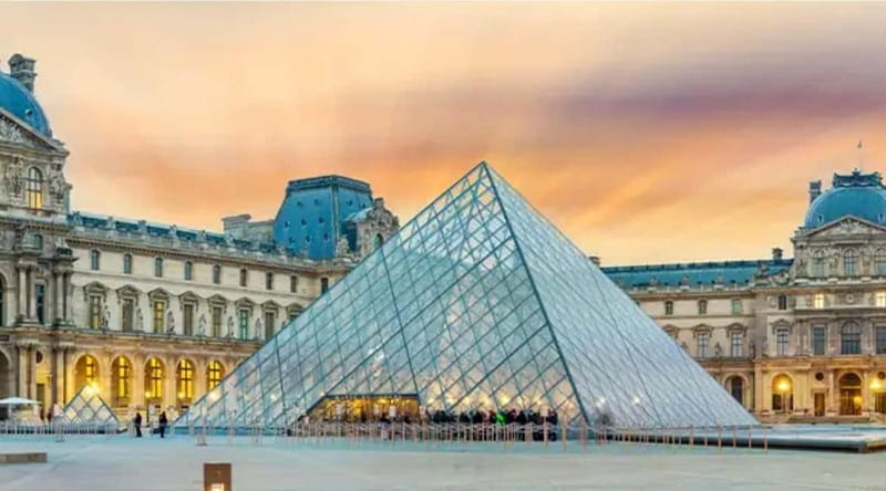 Paris: See 15 to 30 Top Sights with a Fun Guide - Moulin Rouge and Arc de Triomphe du Carrousel: iconic, but quick