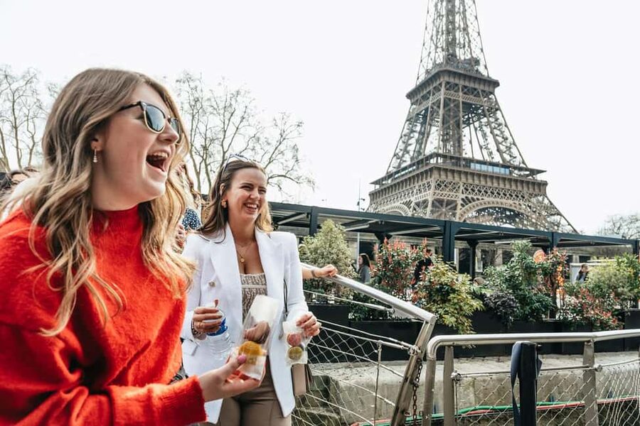 Paris: Seine Cruise and Macaron Tasting by the Eiffel Tower - Boat Comfort: Inside Seats, Roof Options, and Audio Setup