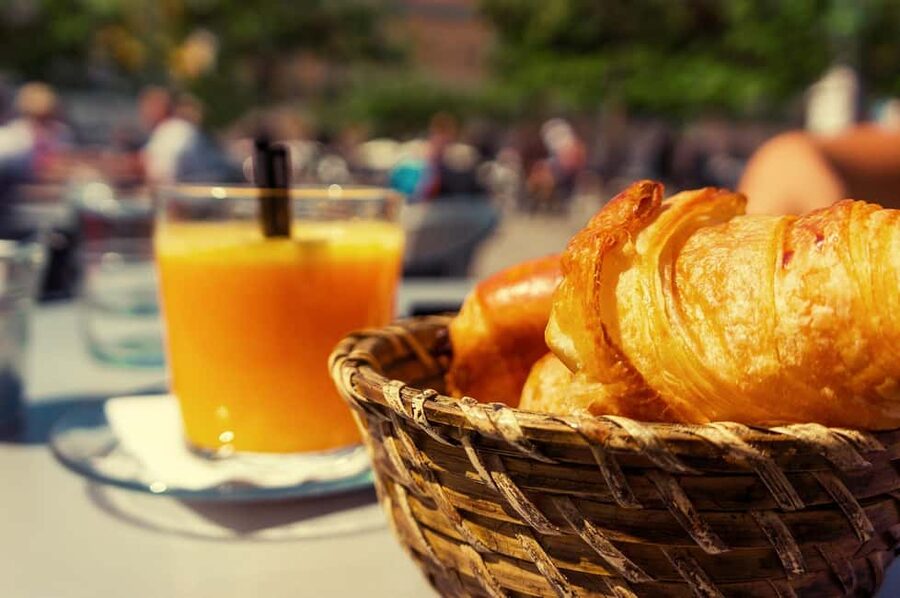 Paris: Seine Cruise with French breakfast near the boats - The Audio Guide and Wi-Fi: How to Make the Sights Mean Something