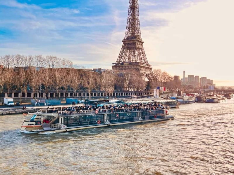 Paris: Seine Cruise with French breakfast near the boats - Timing, Departures, and the Reality of Peak Season Lines