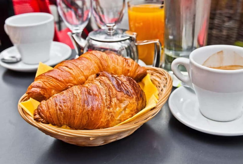Paris: Seine Cruise with French breakfast near the boats - Boarding at Port de la Bourdonnais: How the Boat Setup Helps