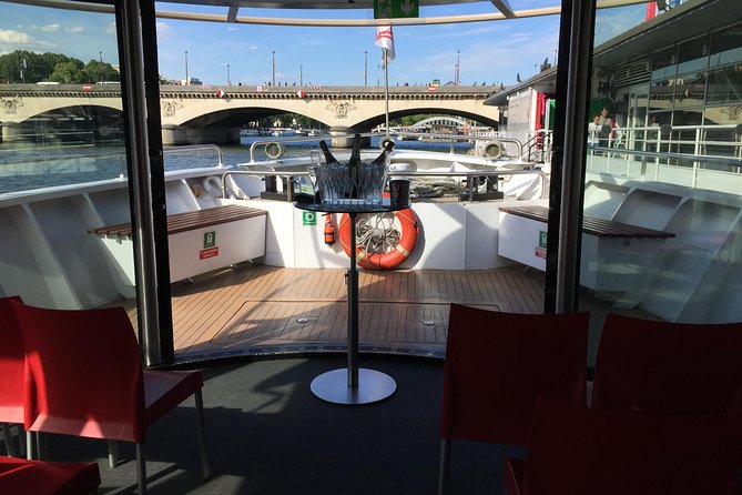 Paris Seine River Champagne Tasting Cruise - What the 1h15 cruise feels like once you’re onboard