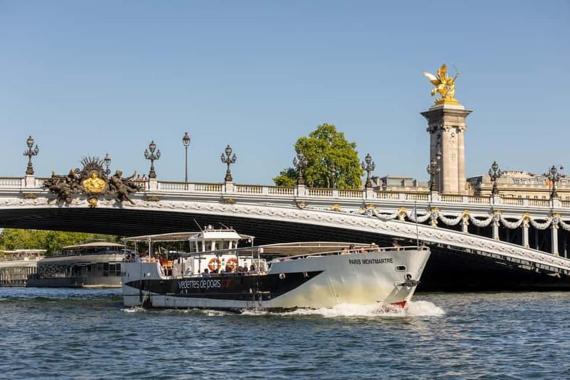 Paris: Seine River Cruise with a Live Guide - Live guide plus audio app: how you get the story in two ways