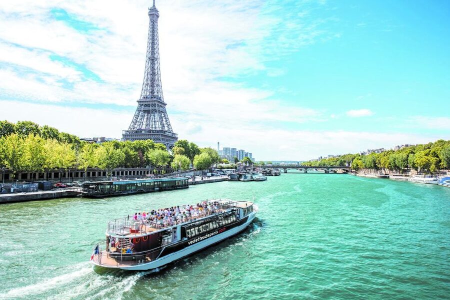 Paris: Seine River Cruise with a Live Guide - Sailing beneath bridges: Pont de Bir-Hakaim moment and why it matters