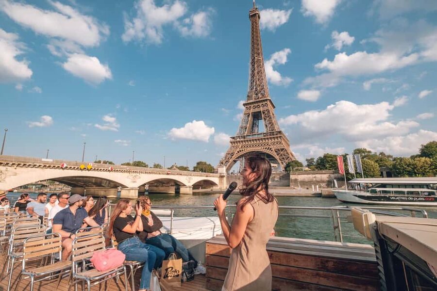 Paris: Seine River Cruise with Champagne from Eiffel Tower - Why a 1-Hour Seine Cruise Fits Paris Perfectly