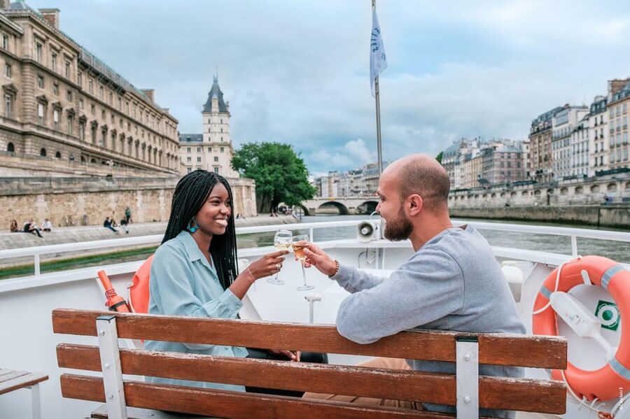 Paris: Seine River Cruise with Champagne from Eiffel Tower - Stop-by-Stop Seine Views: Eiffel Tower to the Louvre Corridor