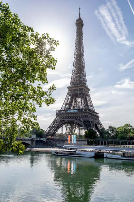 Paris: Seine River Cruise with Champagne from Eiffel Tower - Boarding Vedettes de Paris Near the Eiffel Tower, Without the Headache