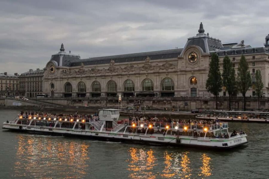 Paris: Seine River Cruise with Meringue or Hot Chocolate - Hot chocolate in winter or meringues year-round, and why the timing matters