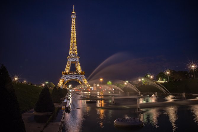 Paris Seine River Dinner Cruise by Maxim's with Champagne & Music - Live music and ambiance: piano, singer, and the Paris mood