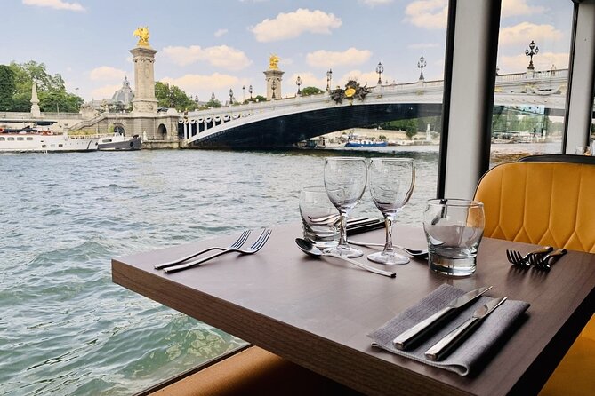 Paris Seine River dinner cruise from Alexandre III bridge - Key things to know before you book
