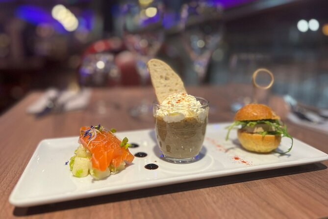 Paris Seine River dinner cruise from Alexandre III bridge - Timing, 18h30 vs 21h15, and why you should care