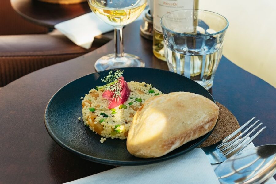 Paris: Seine River Panoramic Views Dinner Cruise - Should you book Paris en scène’s Seine River Panoramic Views Dinner Cruise?
