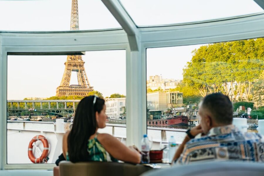 Paris: Seine River Panoramic Views Dinner Cruise - A 105-minute Seine cruise built for views and dinner