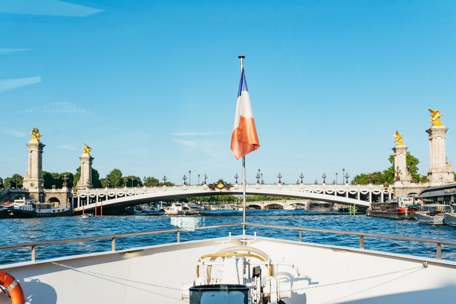 Paris: Seine River Panoramic Views Dinner Cruise - Where you board: Pont de Bir-Hakeim to Île aux Cygnes