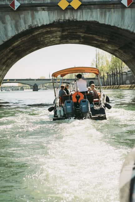 Paris: Seine River Private Cruise - Timing and Seasons: Chasing Sunset and Eiffel Tower Sparkles