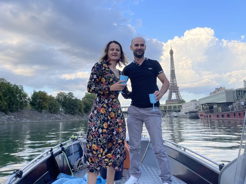 Paris: Seine River Private Cruise - How It Works On Board: Views, Music, and Easy Photos