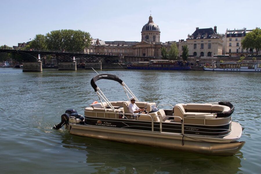Paris: Seine River Private Guided Pontoon Boat Cruise - Key things I think you’ll care about