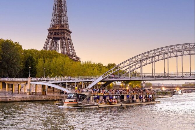 Paris Seine River Sightseeing Cruise Tour - Boarding reality: arrive early, keep your QR code ready