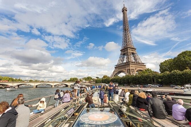 Paris Seine River Sightseeing Cruise Tour - Crowd size, kids on board, and the kind of ride this is