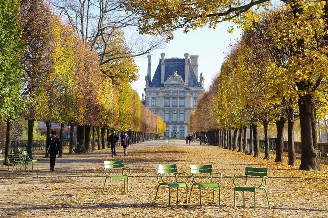 Paris Sights and Bites - What’s included on your plate: 7 tastings, cheese, pastries, and wine