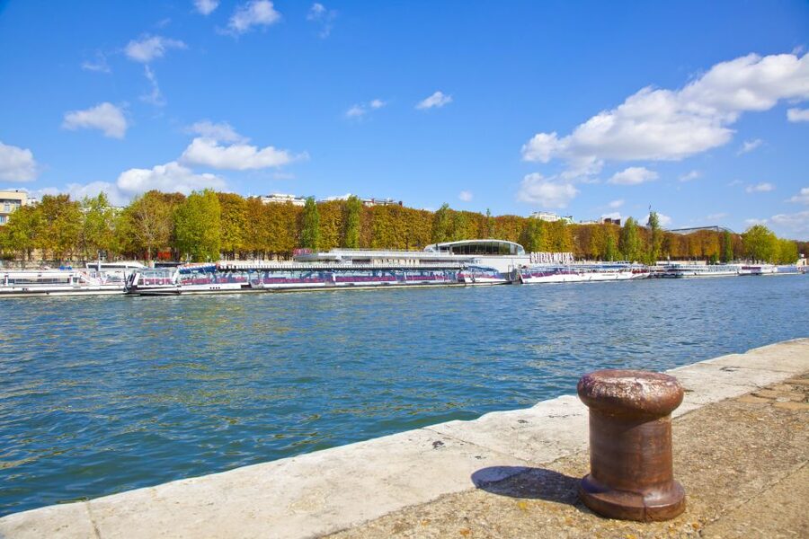 Paris: Sightseeing Cruise on the Seine with 3-Course Lunch - Who should book this Seine cruise with lunch?