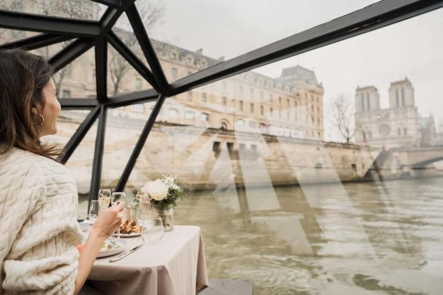 Paris: Sightseeing Cruise on the Seine with 3-Course Lunch - The route through the center: Pont Alexandre III, Orsay, and the Louvre