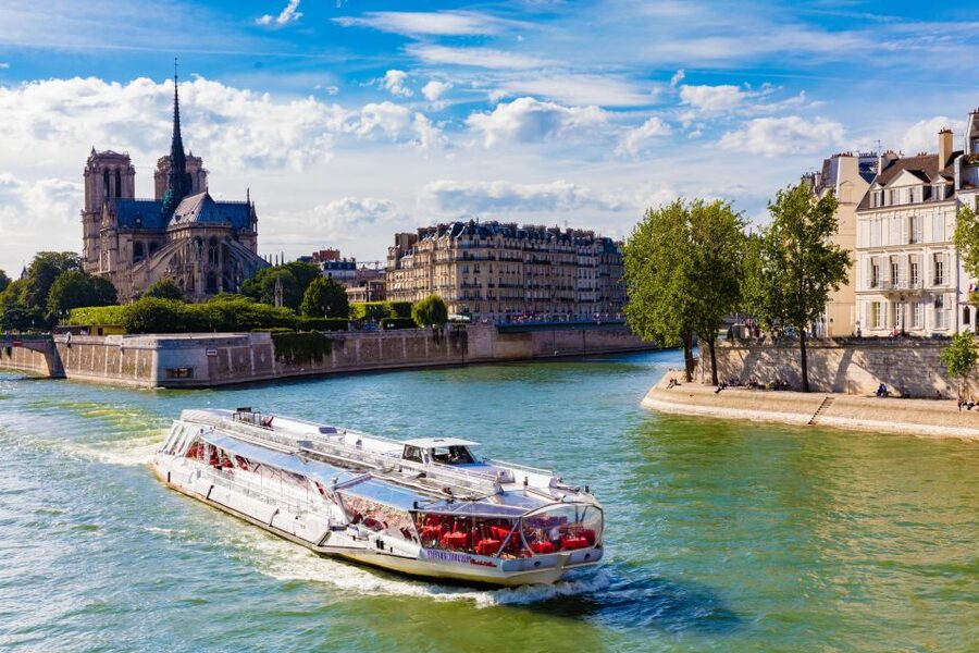 Paris: Sightseeing Cruise on the Seine with 3-Course Lunch - Two decks, big windows, and the best way to watch Paris move