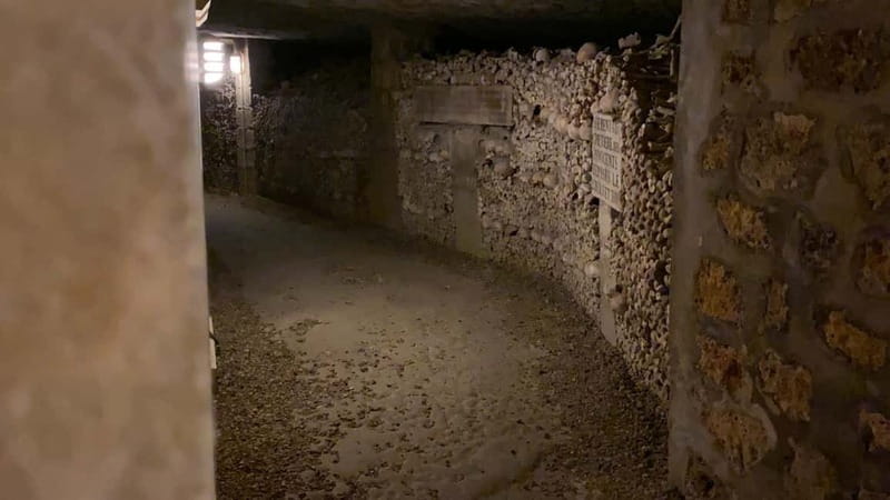 Paris: Small-Group Catacombs Tour with Skip-the-Line Entry - First stop: the 133-step descent and the quarrying story