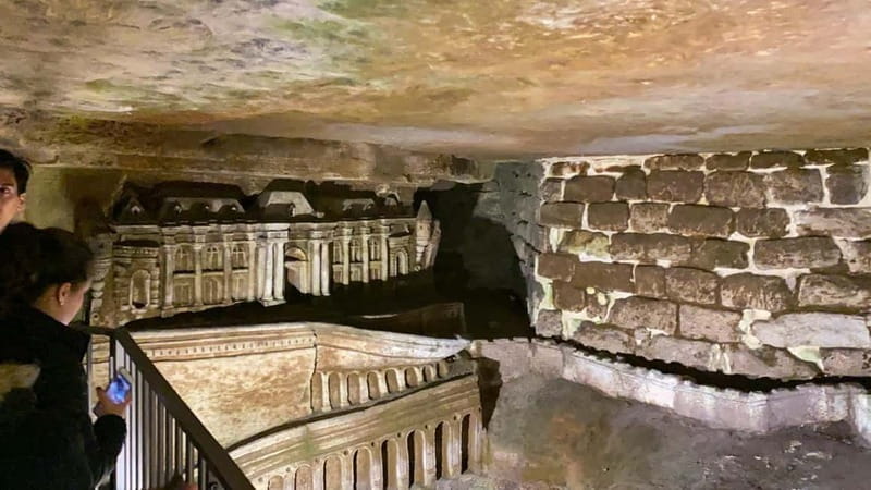Paris: Small-Group Catacombs Tour with Skip-the-Line Entry - Finding the meeting point (and why it matters)