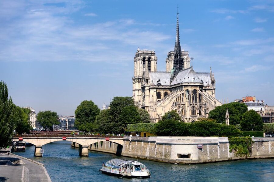 Paris: Ste-Chapelle, Conciergerie, Notre Dame Private Tour - The core walk on Île de la Cité