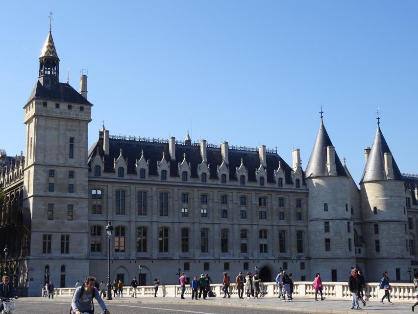 Paris: Ste-Chapelle, Conciergerie, Notre Dame Private Tour - Private guide energy: why 3 hours feels personal