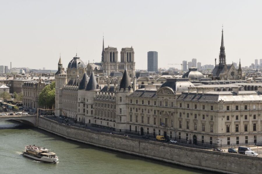 Paris: Ste Chapelle, Conciergerie Private Guided Tour +Entry - Price and value for a group up to 7