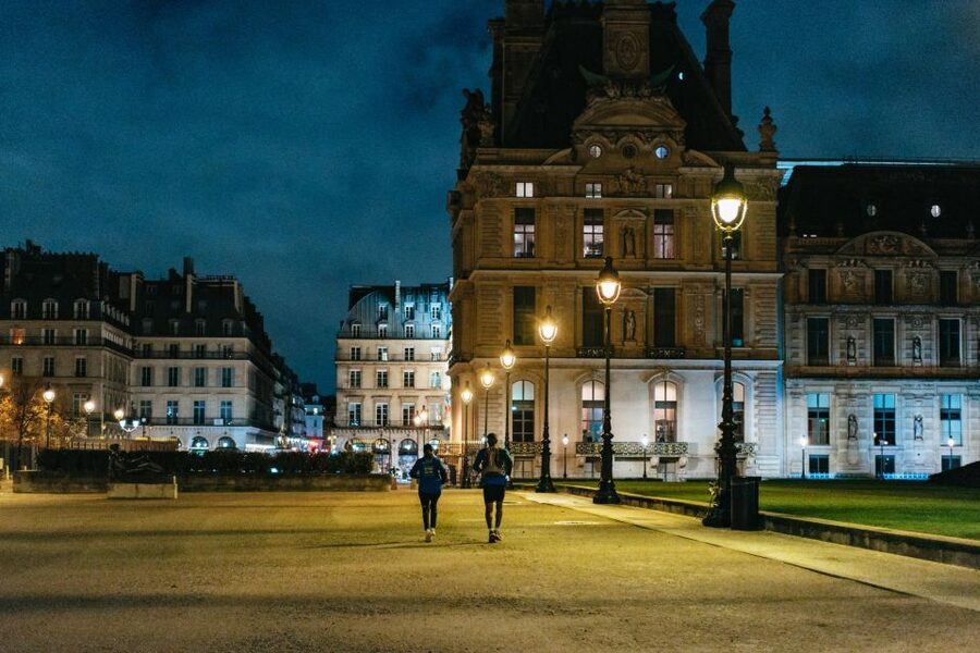 Paris: Sunrise Running and Sightseeing Group Tour - What is included, and what that means in practice