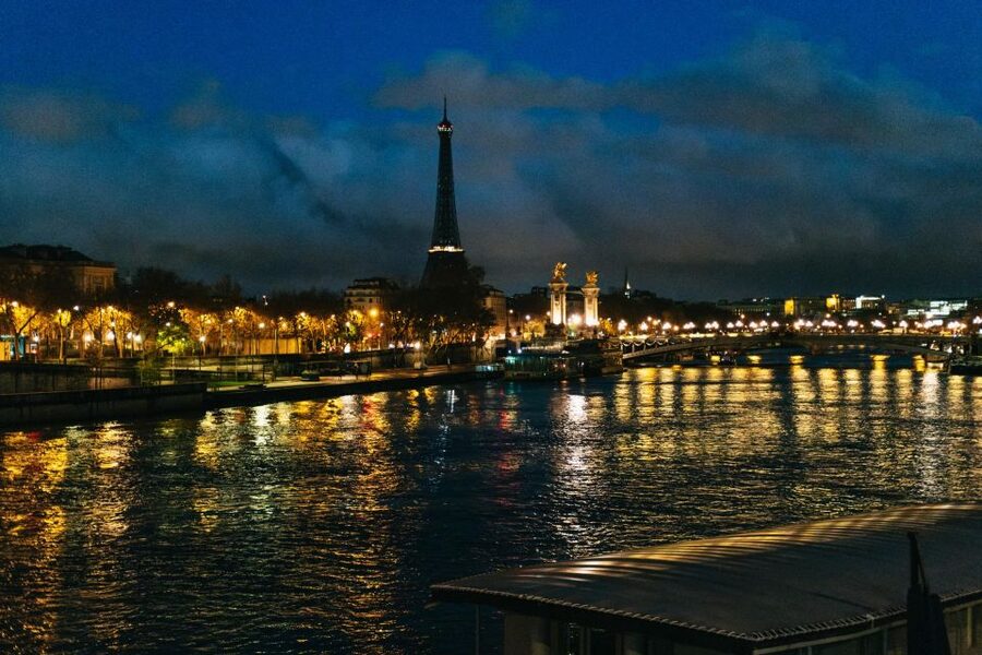 Paris: Sunrise Running and Sightseeing Group Tour - Meeting at Place Saint-Michel: your easy launch point