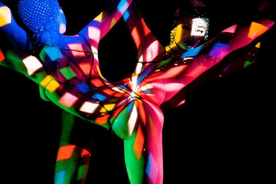 Paris: The Crazy Experience, a VIP tour of the Cabaret - Meeting at Crazy Horse and getting through fast