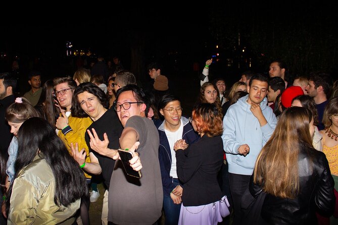 Paris: The Original Pub Crawl + Free Shots + VIP Club Entry - Drink smarts: how the free shots and discounts play out