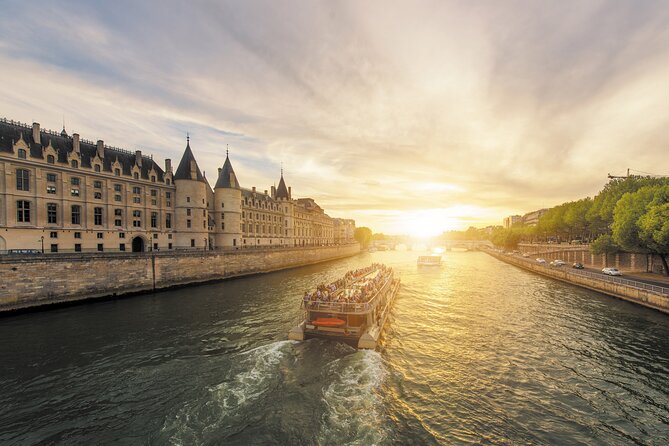 Paris Tootbus Must See Hop-on Hop-off Bus Tour with Seine River Cruise - Riding the Tootbus route like a smart local