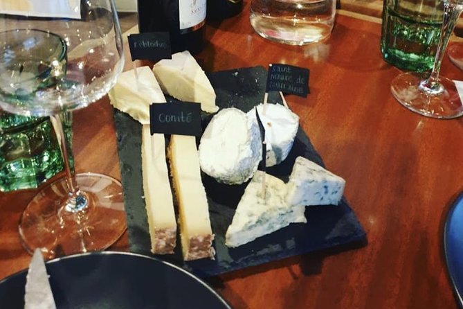 Paris Top Sights Half Day Walking Tour + Wine Tasting Experience - A guide who keeps it moving, and why that matters
