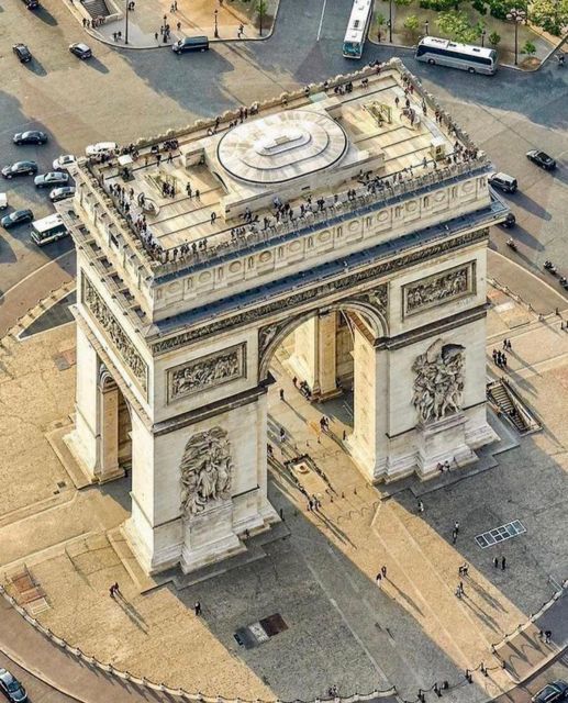 Paris Top Sights Half Day Walking Tour with a Fun Guide - Louvre Museum Area: Why Even a Pass-By Still Helps