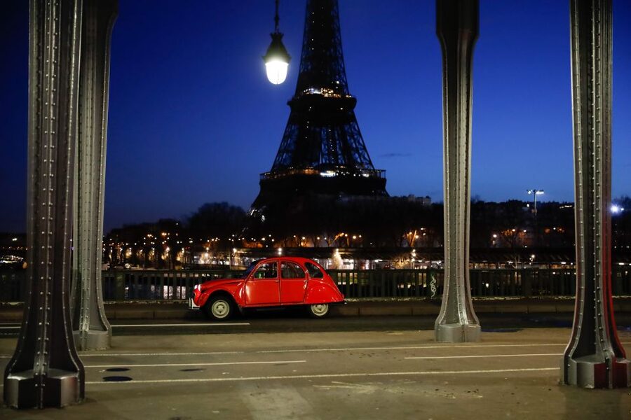 Paris :Tour 2CV Paris Secret - Why the Citroën 2CV changes how you see Paris