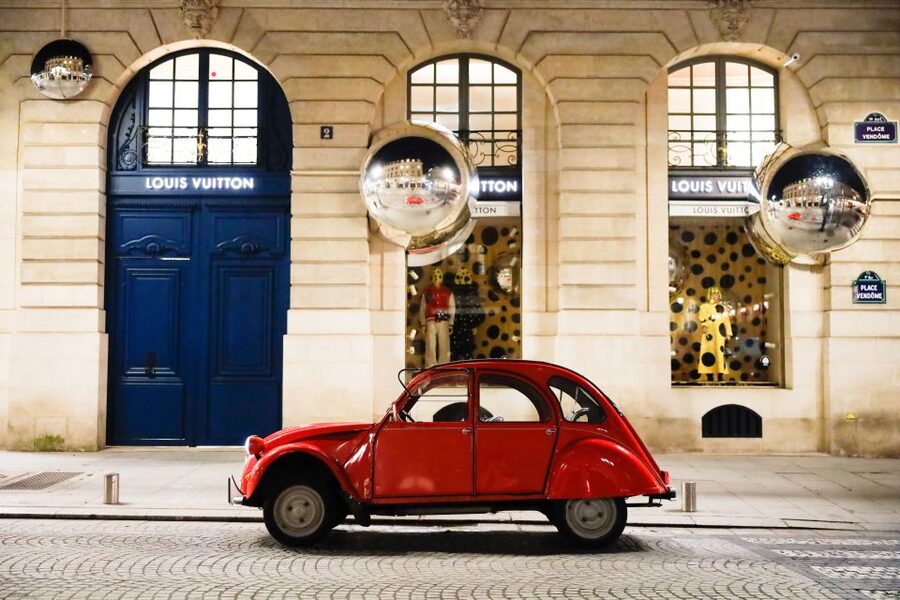 Paris :Tour 2CV Paris Secret - Arc de Triomphe and the Champs-Élysées, short stops with big payoff