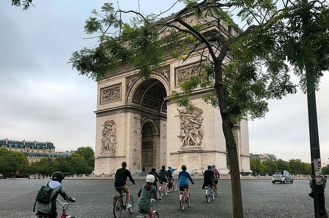 Paris Tour de France Bike Ride - Arc de Triomphe loop: the finish-line mood starts here