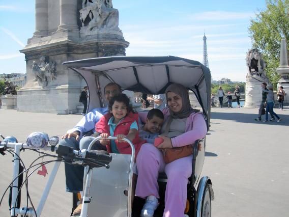 Paris Tuk-Tuk: 2, 4 or 6H First Highlights & Parisian Areas - Meeting Point and Easy First Step in Paris